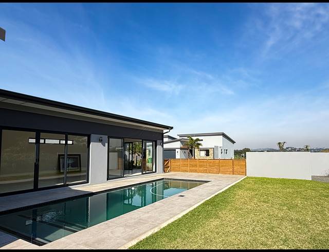 4 BEDROOM TOWNHOUSE FOR SALE IN SALT ROCK